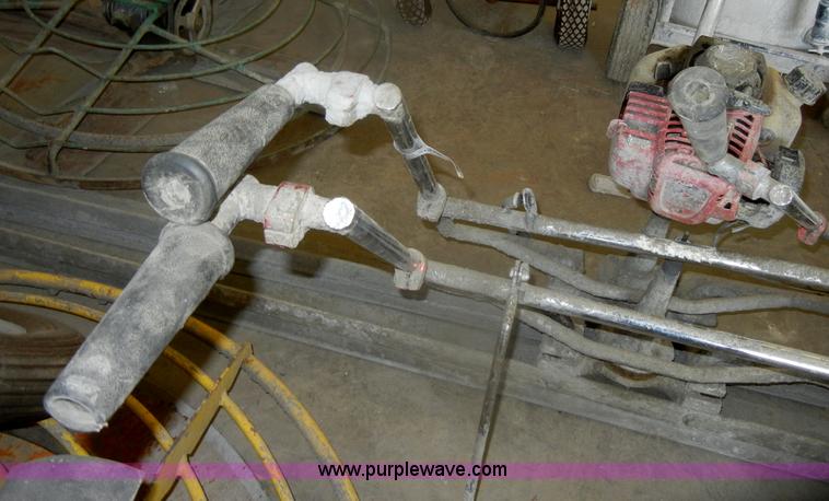 image for item K9946 Gas powered vibratory screeds