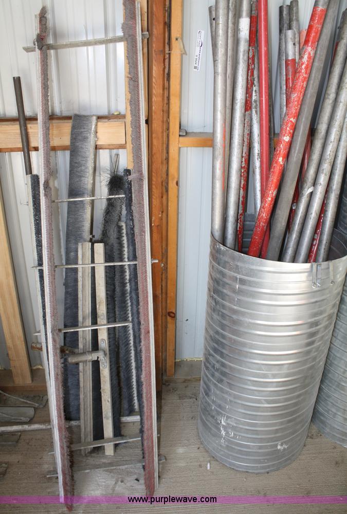 image for item U9524 Assorted concrete tools