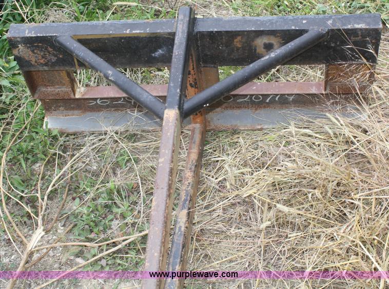 image for item U9583 6' skid steer broom