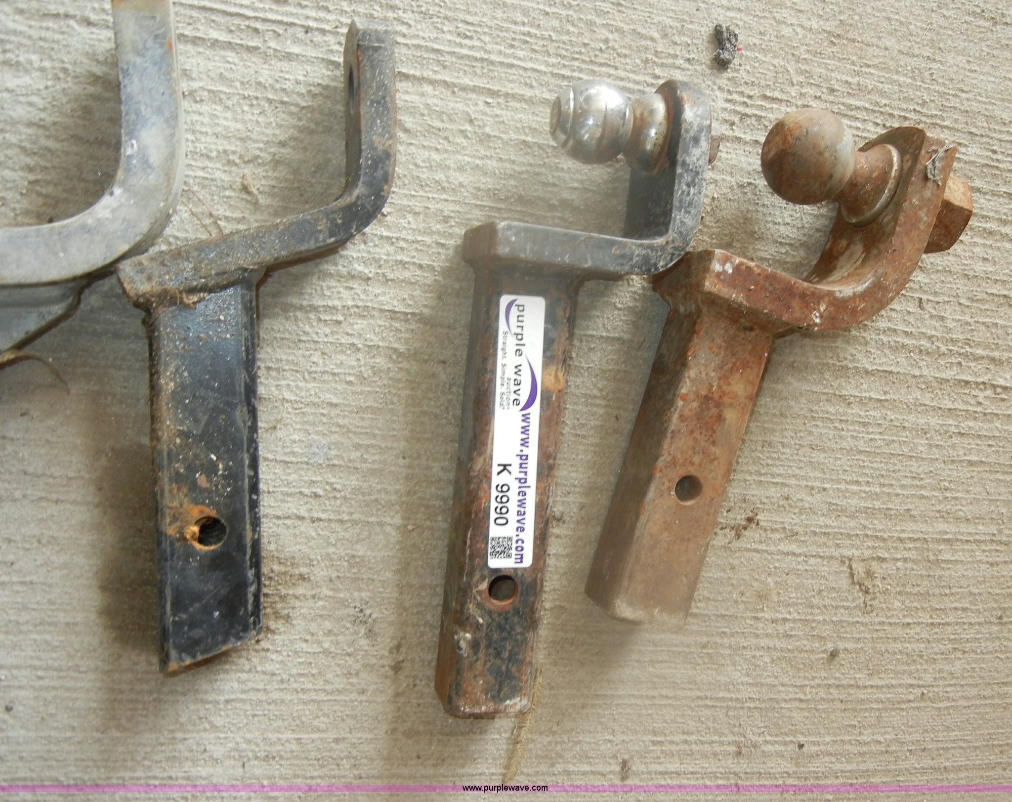 (6) assorted receiver hitches in Lansing, KS Item K9990 sold Purple