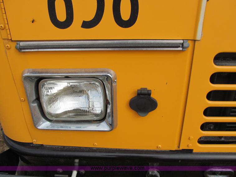 image for item A8366 2002 Thomas Built Saf-T-Liner MVP EF school bus