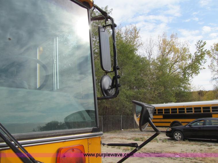 image for item A8366 2002 Thomas Built Saf-T-Liner MVP EF school bus