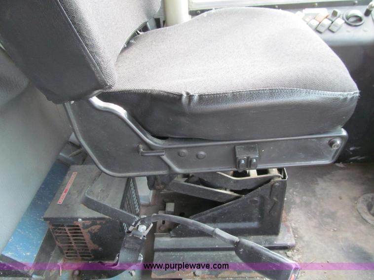 image for item A8366 2002 Thomas Built Saf-T-Liner MVP EF school bus