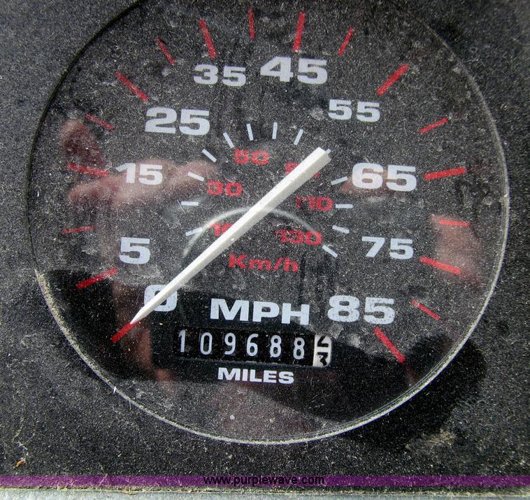 image for item A8366 2002 Thomas Built Saf-T-Liner MVP EF school bus