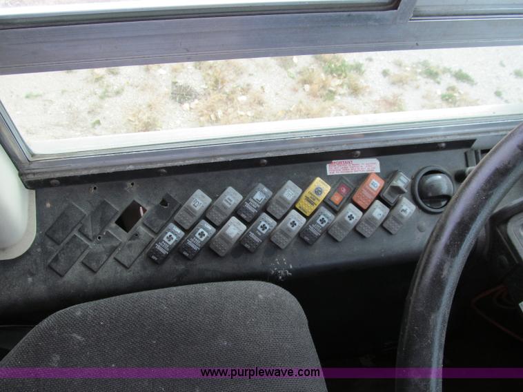 image for item A8366 2002 Thomas Built Saf-T-Liner MVP EF school bus