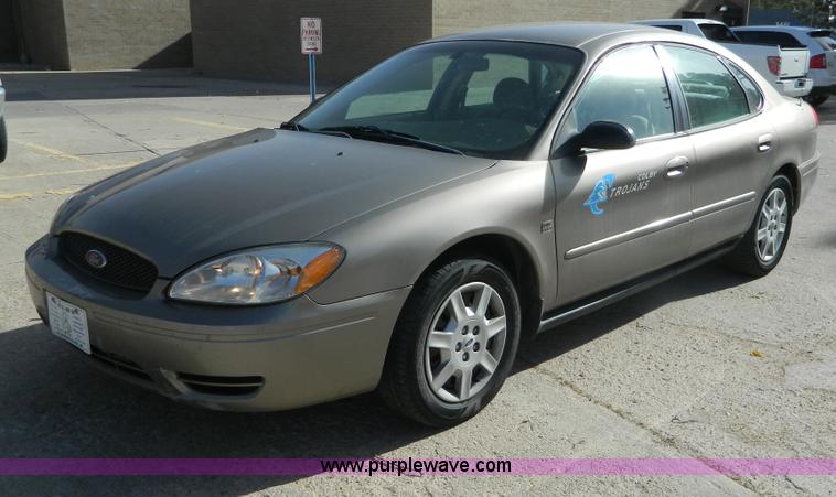 image for item B3936 2004 Ford Taurus SES