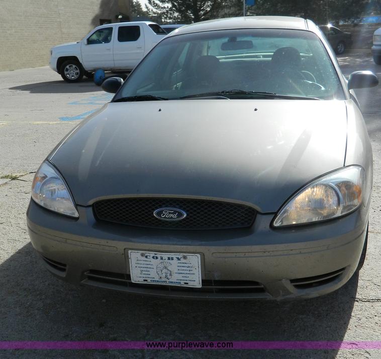 image for item B3936 2004 Ford Taurus SES