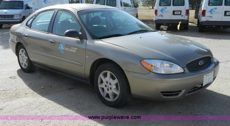 image for item B3936 2004 Ford Taurus SES
