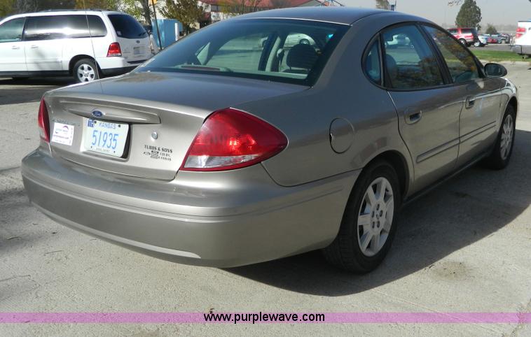 image for item B3936 2004 Ford Taurus SES