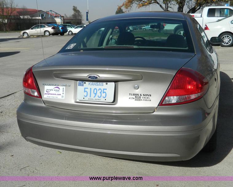 image for item B3936 2004 Ford Taurus SES