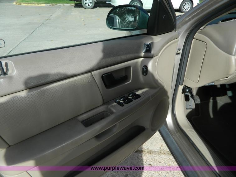 image for item B3936 2004 Ford Taurus SES