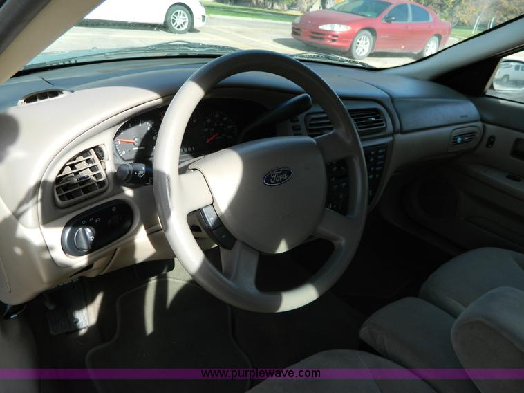 image for item B3936 2004 Ford Taurus SES