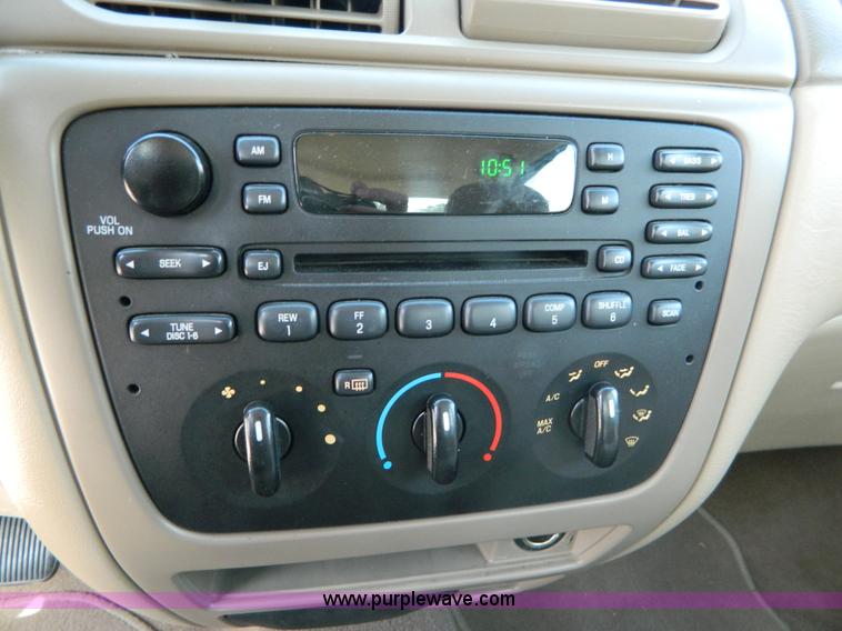 image for item B3936 2004 Ford Taurus SES