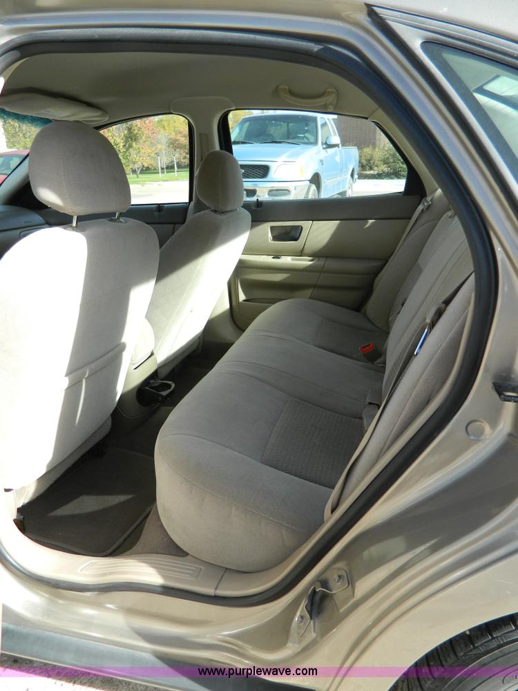 image for item B3936 2004 Ford Taurus SES