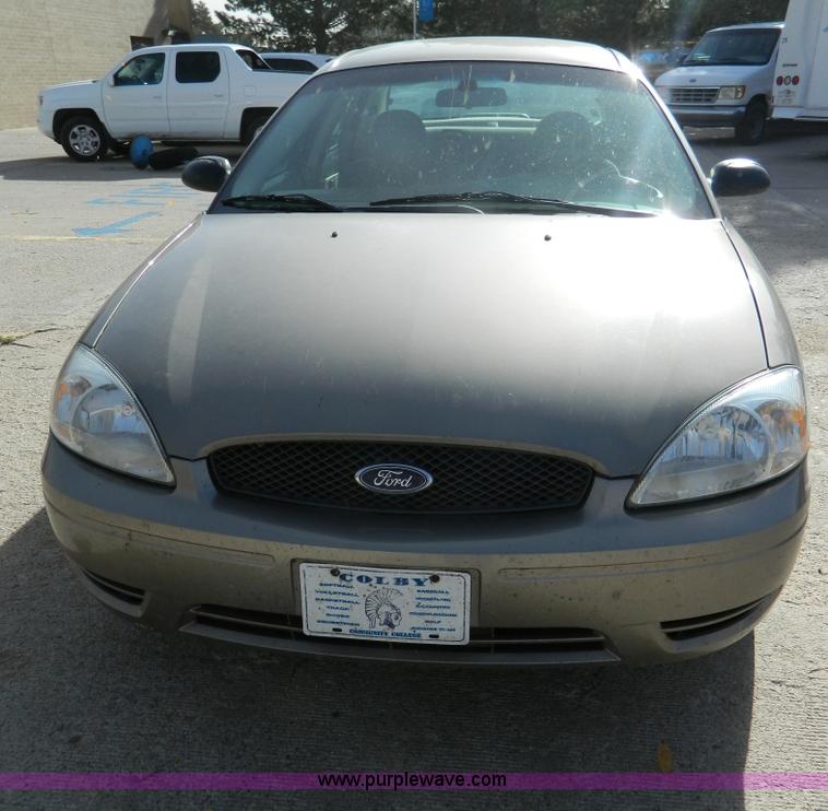 image for item B3937 2007 Ford Taurus SE