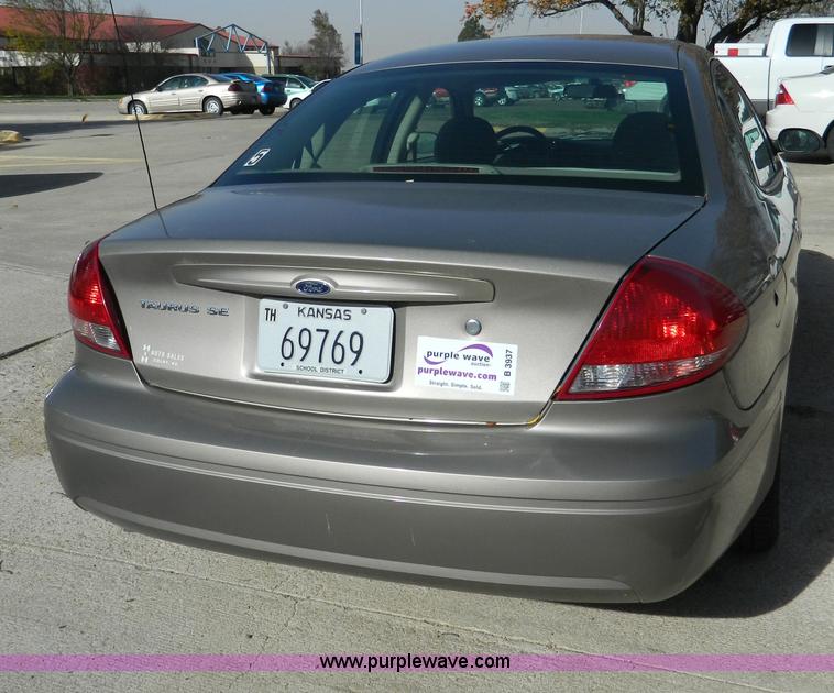 image for item B3937 2007 Ford Taurus SE