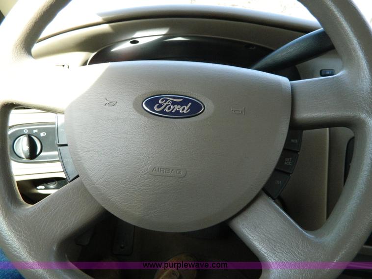 image for item B3937 2007 Ford Taurus SE