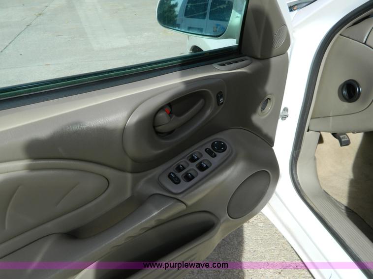 image for item B3939 2004 Pontiac Bonneville SLE