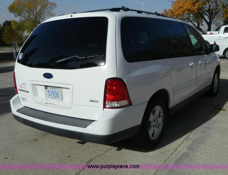 image for item B3940 2004 Ford Freestar SES minivan