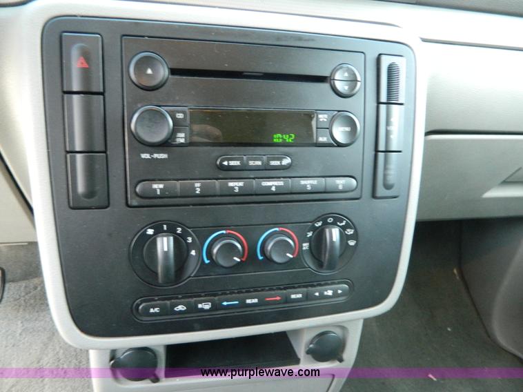 image for item B3940 2004 Ford Freestar SES minivan