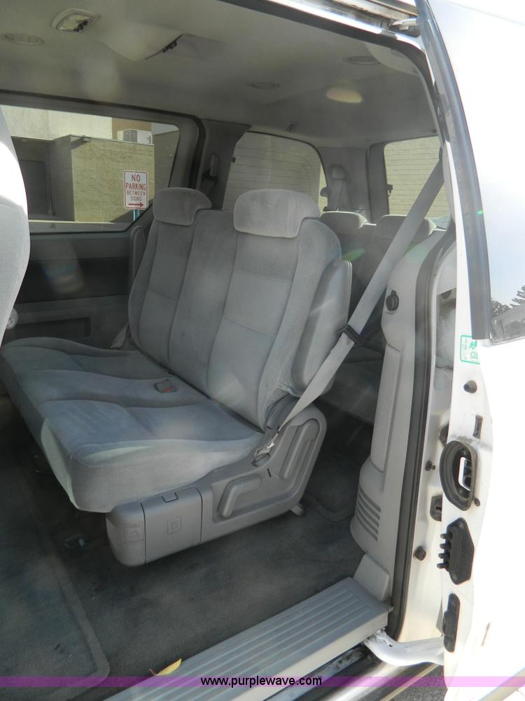 image for item B3940 2004 Ford Freestar SES minivan