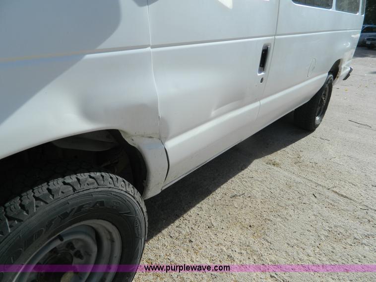 image for item B3941 1994 Ford E350 Super Club Wagon van