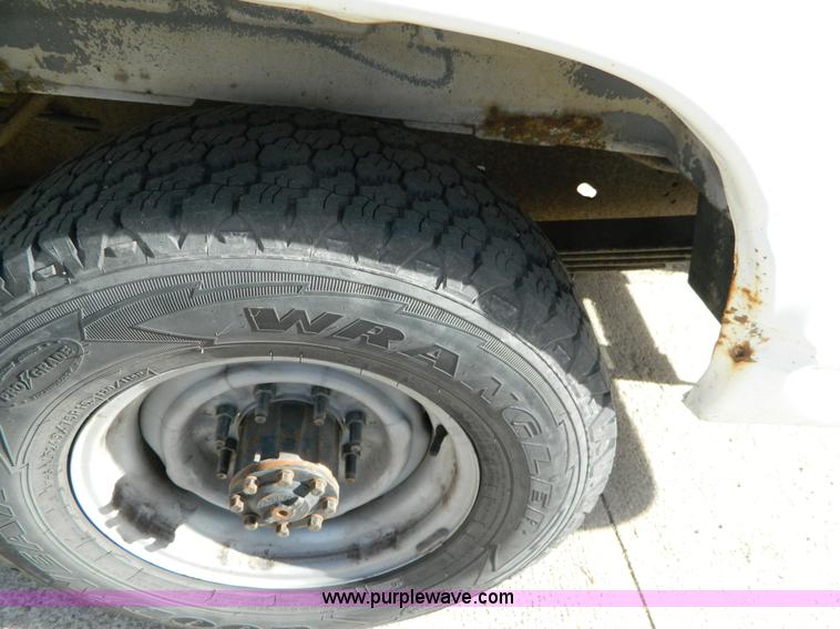 image for item B3941 1994 Ford E350 Super Club Wagon van