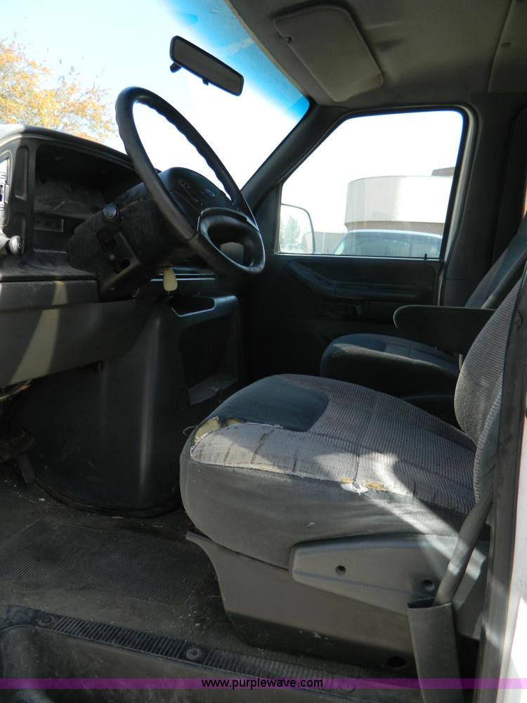 image for item B3941 1994 Ford E350 Super Club Wagon van