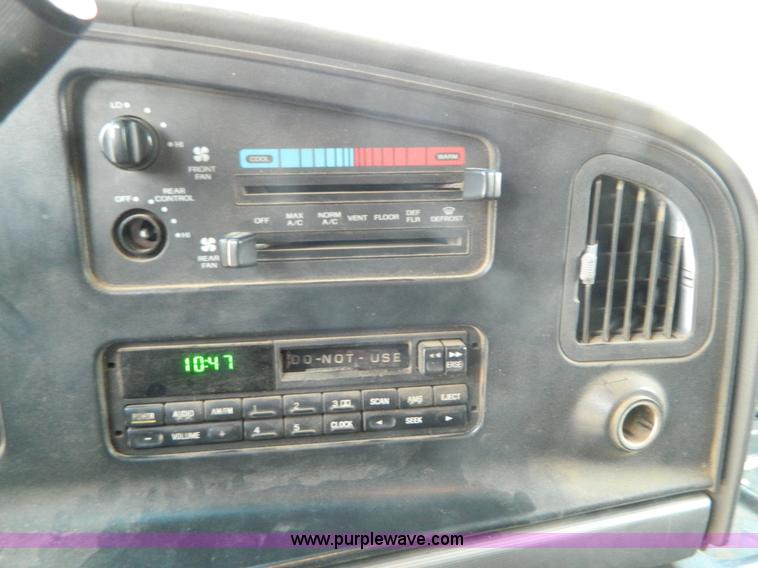 image for item B3941 1994 Ford E350 Super Club Wagon van