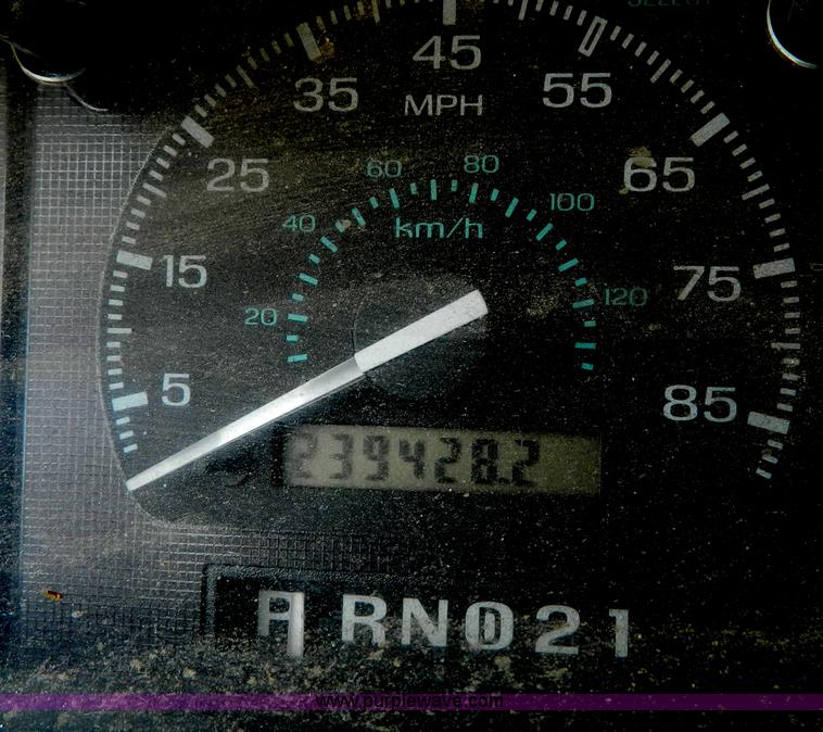 image for item B3941 1994 Ford E350 Super Club Wagon van