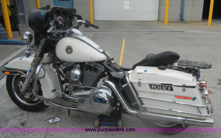 image for item D4812 2008 Harley Davidson FLHTPI motorcycle