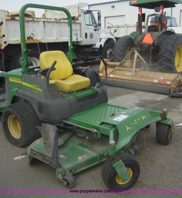 image for item D4813 John Deere 997 Z-Trak lawn mower