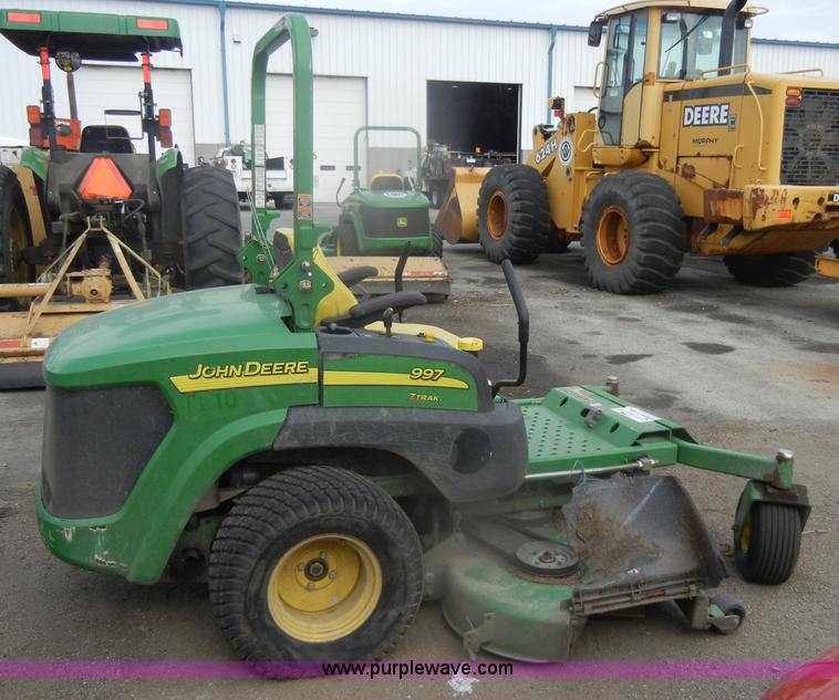 image for item D4813 John Deere 997 Z-Trak lawn mower
