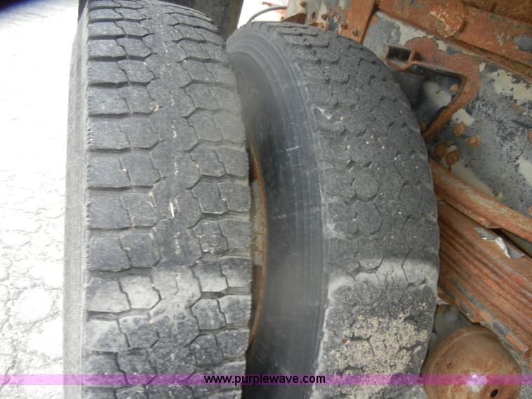 image for item D4843 1997 GMC C8500 dump truck