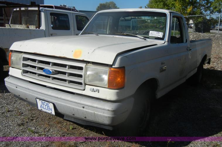 image for item D4850 1991 Ford F150 Custom pickup truck