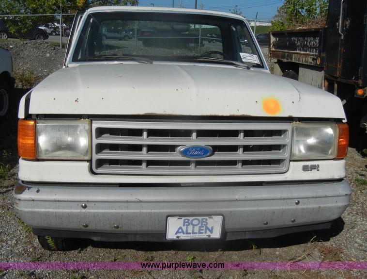 image for item D4850 1991 Ford F150 Custom pickup truck