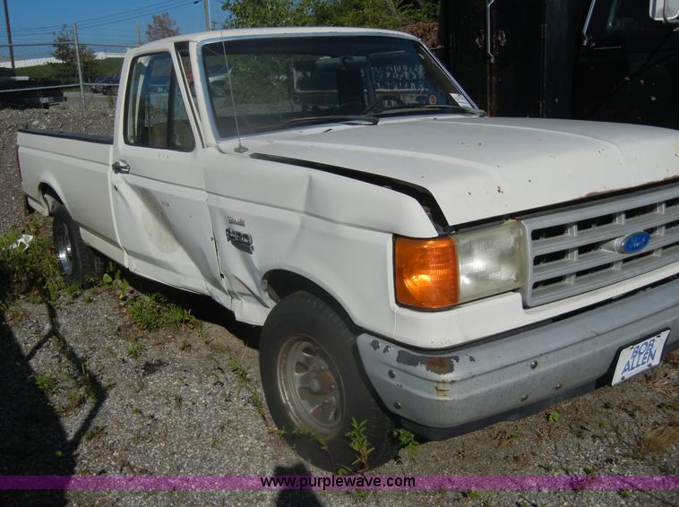 image for item D4850 1991 Ford F150 Custom pickup truck