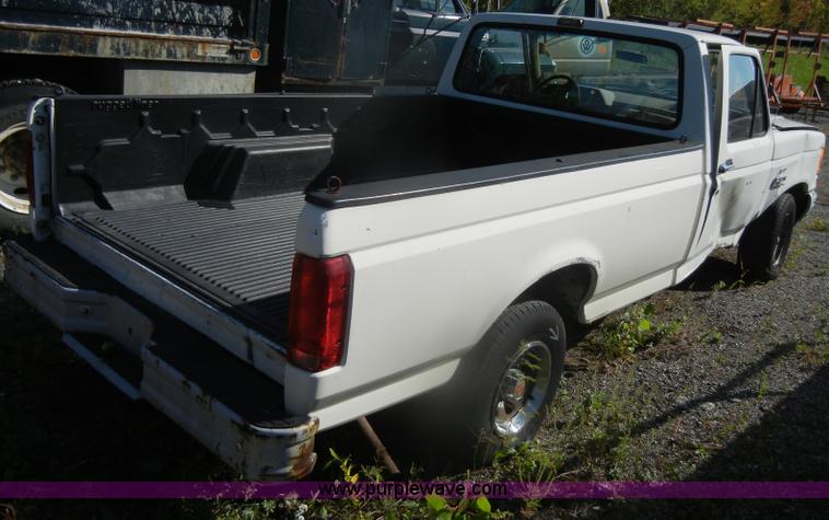 image for item D4850 1991 Ford F150 Custom pickup truck