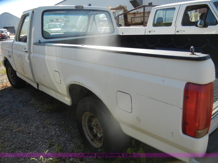 image for item D4850 1991 Ford F150 Custom pickup truck