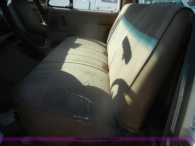 image for item D4850 1991 Ford F150 Custom pickup truck