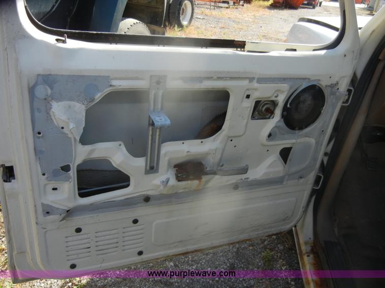 image for item D4850 1991 Ford F150 Custom pickup truck