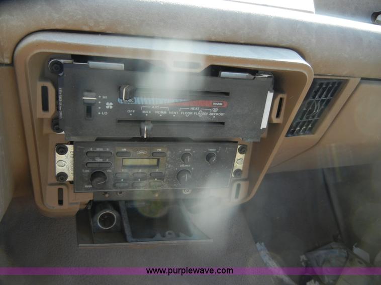 image for item D4850 1991 Ford F150 Custom pickup truck