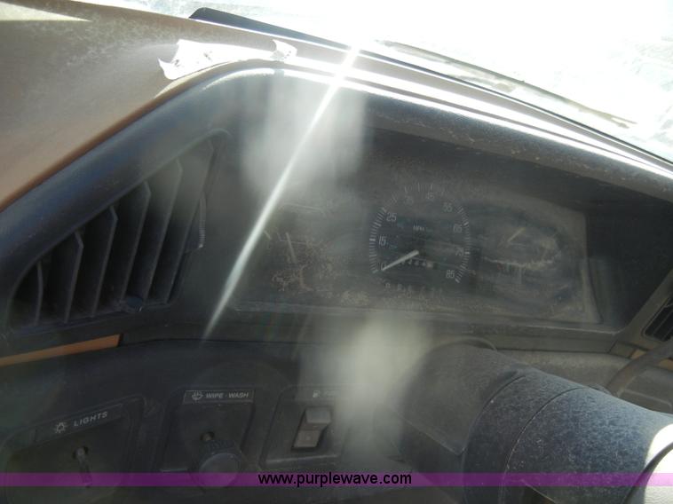 image for item D4850 1991 Ford F150 Custom pickup truck