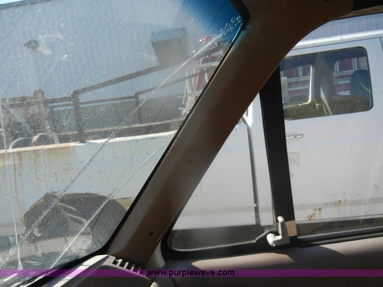 image for item D4850 1991 Ford F150 Custom pickup truck