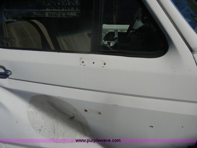 image for item D4850 1991 Ford F150 Custom pickup truck