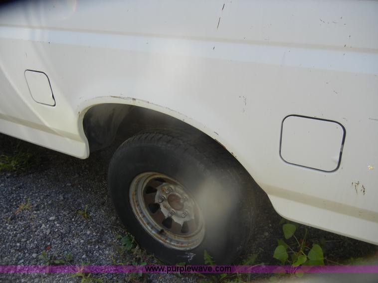 image for item D4850 1991 Ford F150 Custom pickup truck