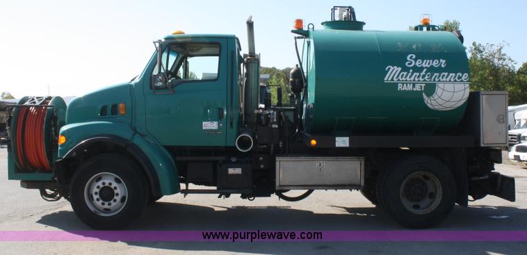 image for item D4855 2000 Ford / Sterling L7501 rodder jet truck