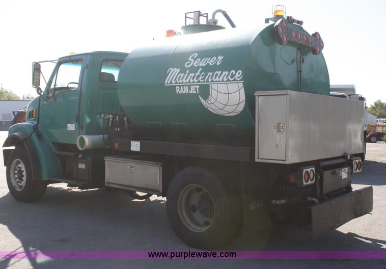 image for item D4855 2000 Ford / Sterling L7501 rodder jet truck