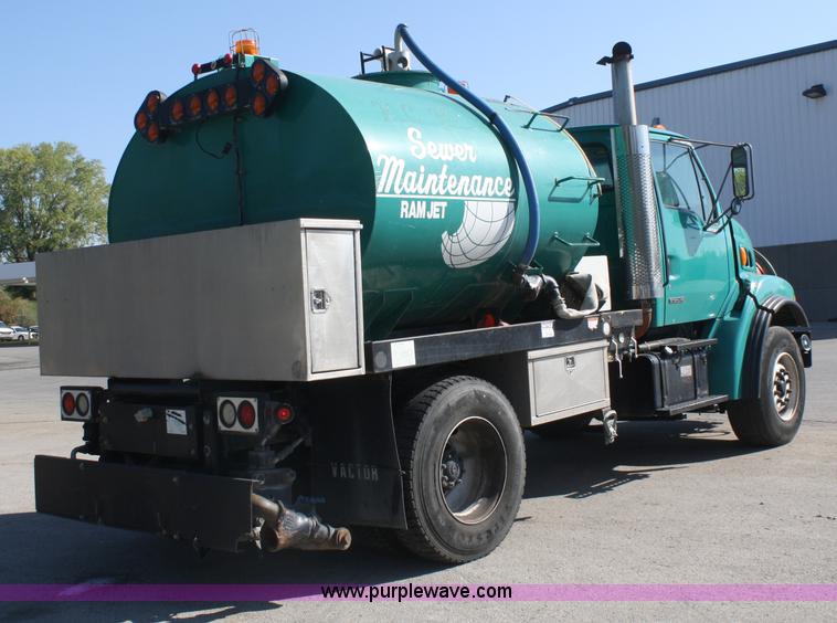 image for item D4855 2000 Ford / Sterling L7501 rodder jet truck