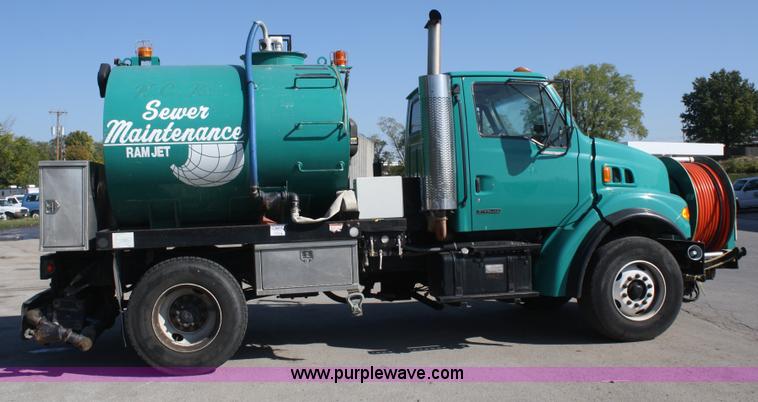 image for item D4855 2000 Ford / Sterling L7501 rodder jet truck